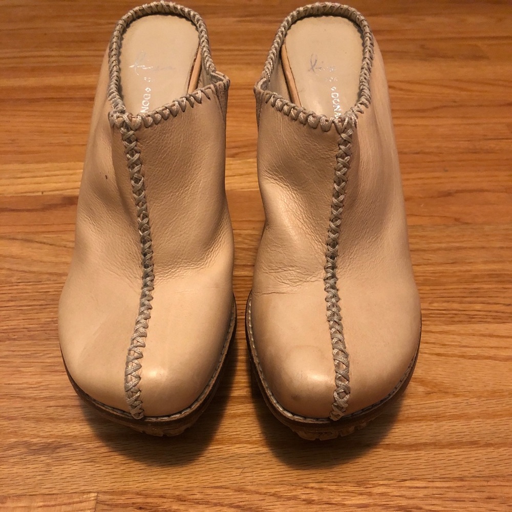 70’s inspired leather stiletto mules